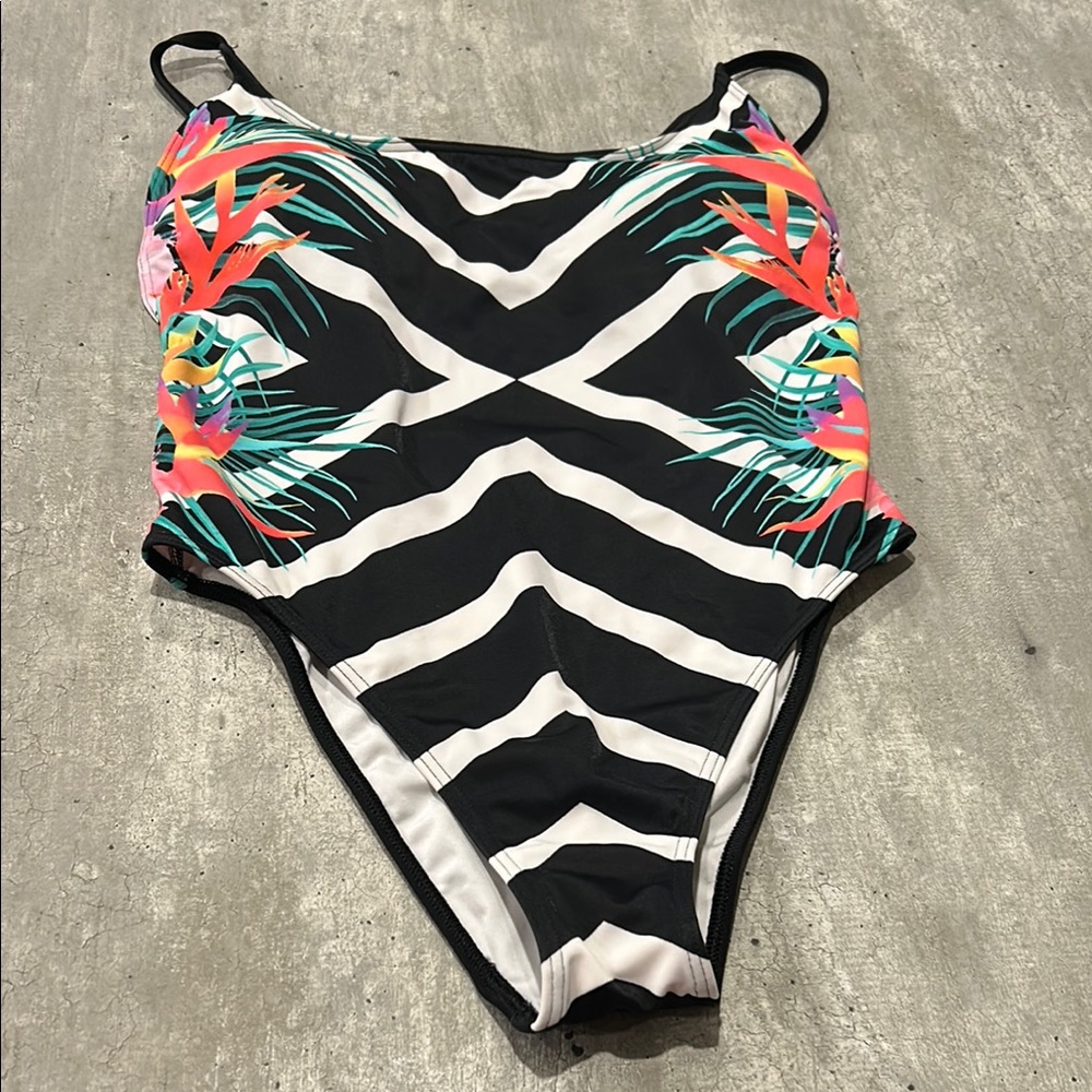 PINK Victoria's Secret Black and White One Piece Swimsuit size M